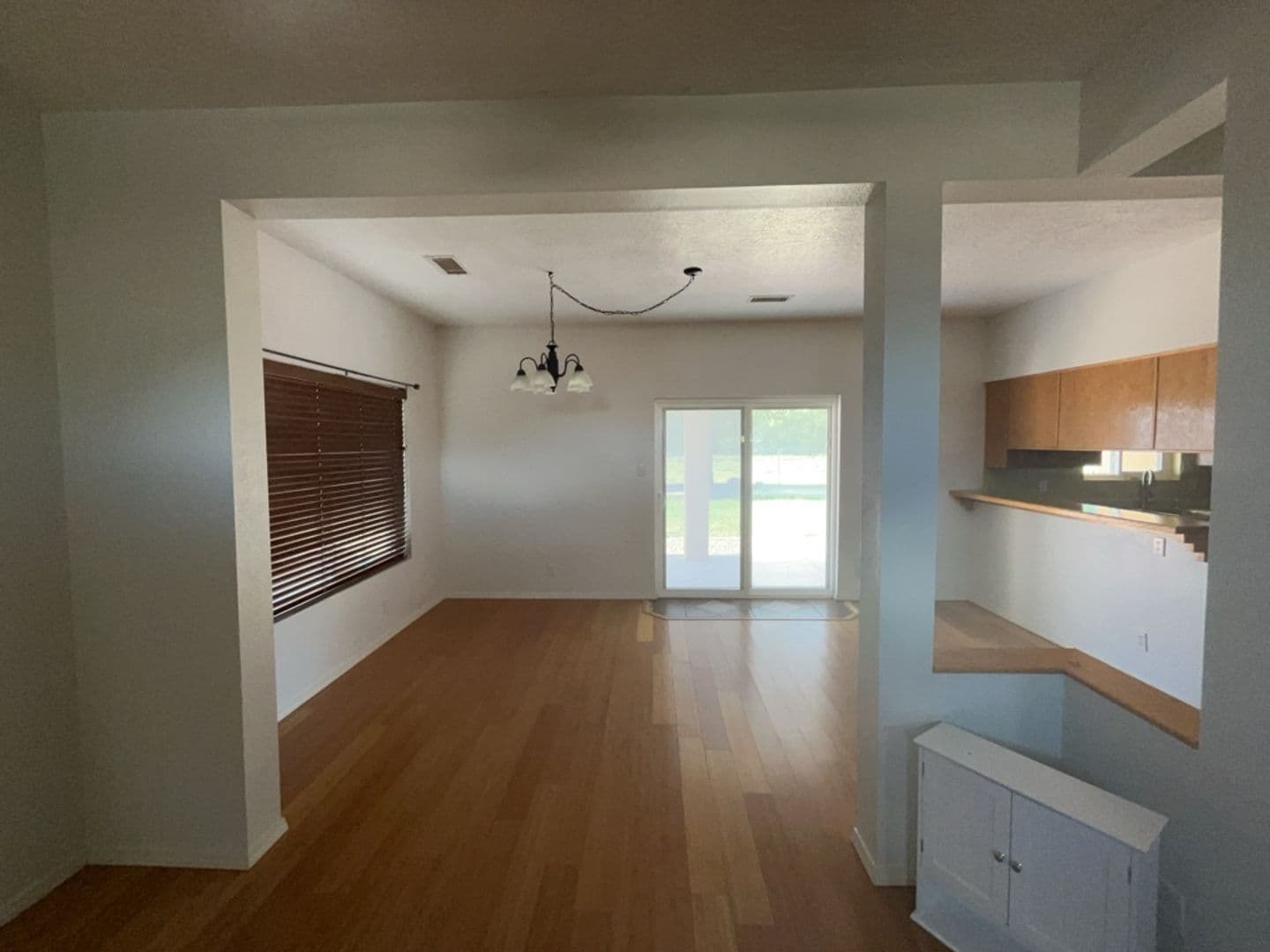 Los Lunas House: 429 Tome Hill Ave SE