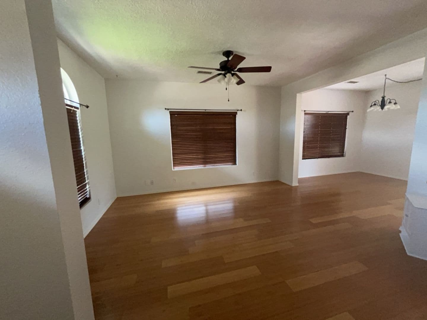 Los Lunas House: 429 Tome Hill Ave SE