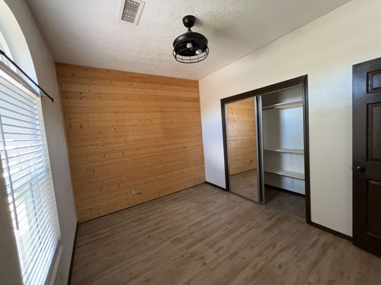 Los Lunas House: 429 Tome Hill Ave SE