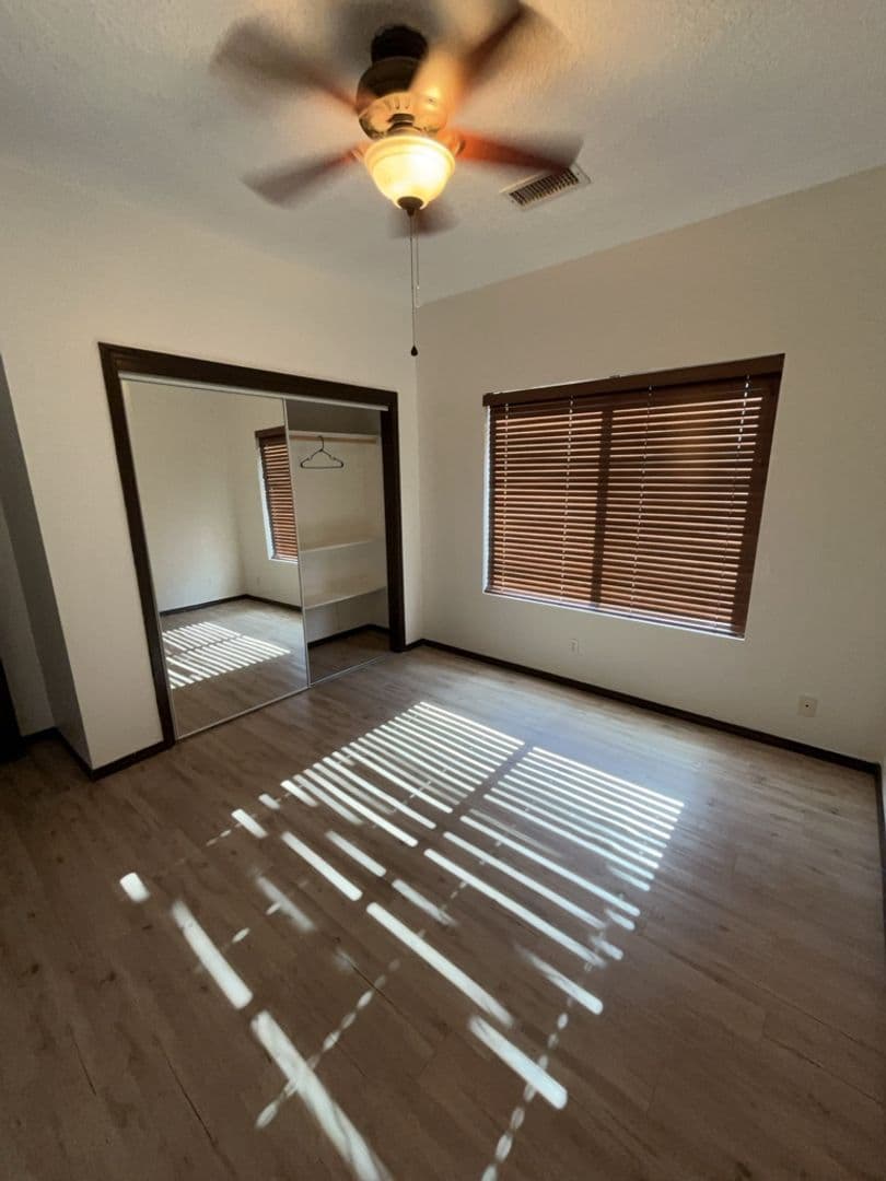 Los Lunas House: 429 Tome Hill Ave SE