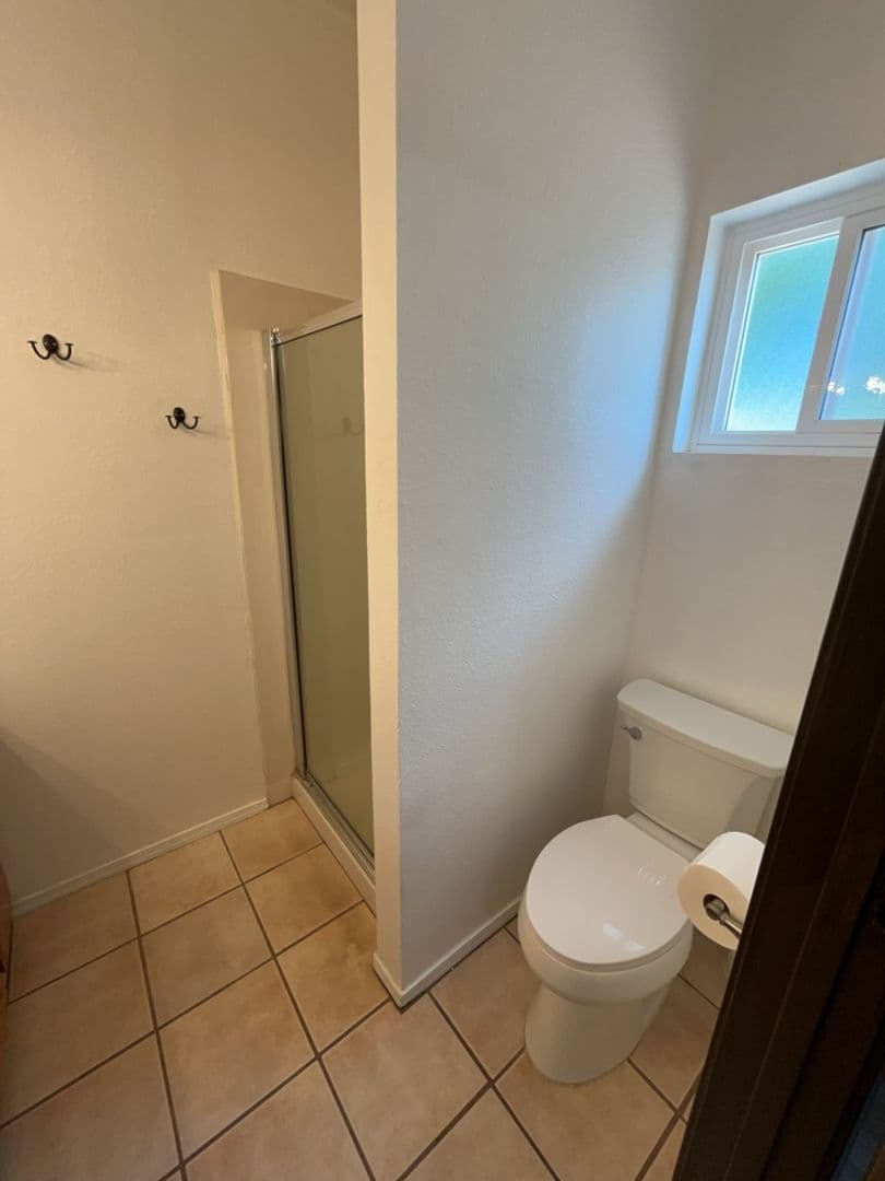 Los Lunas House: 429 Tome Hill Ave SE