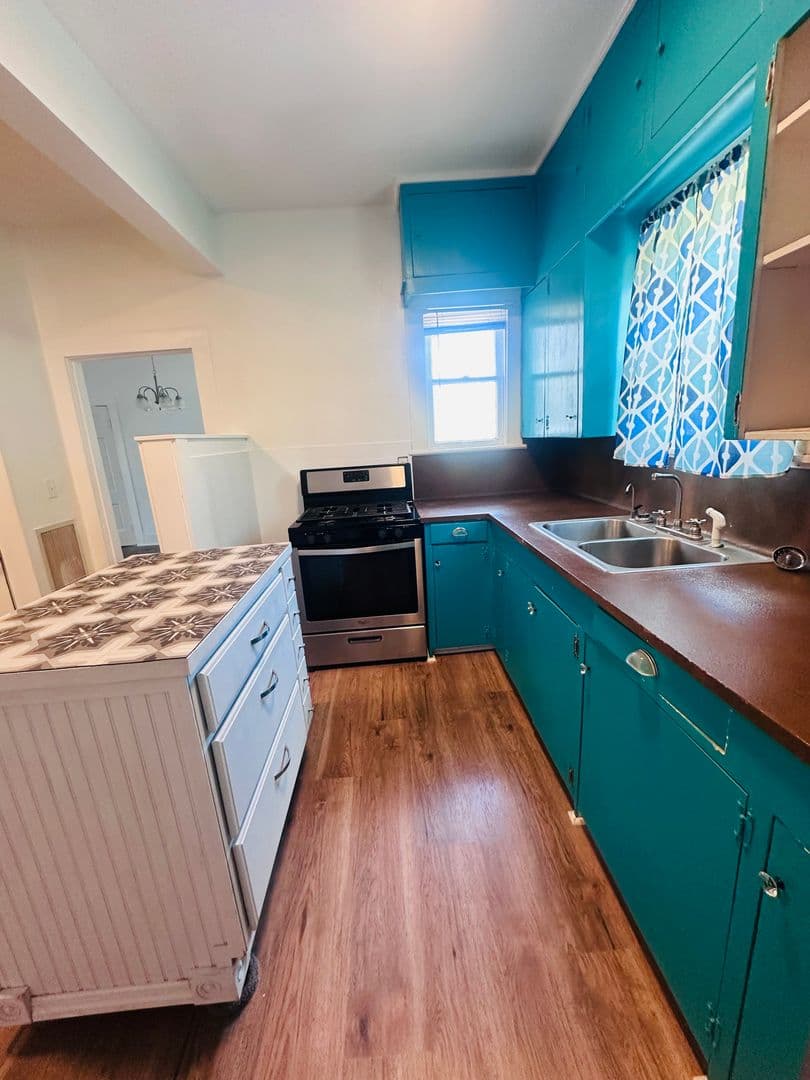 Taft House: 542 McIntyre Ave