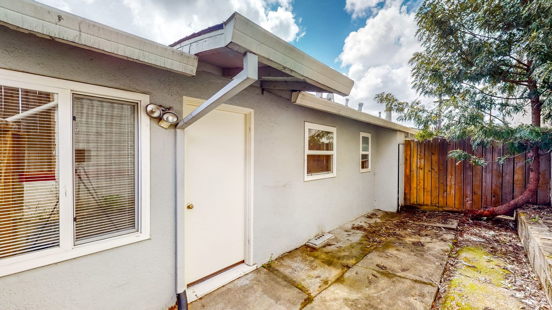 Santa Rosa Apartment: 4940-4942 Sonoma Highway