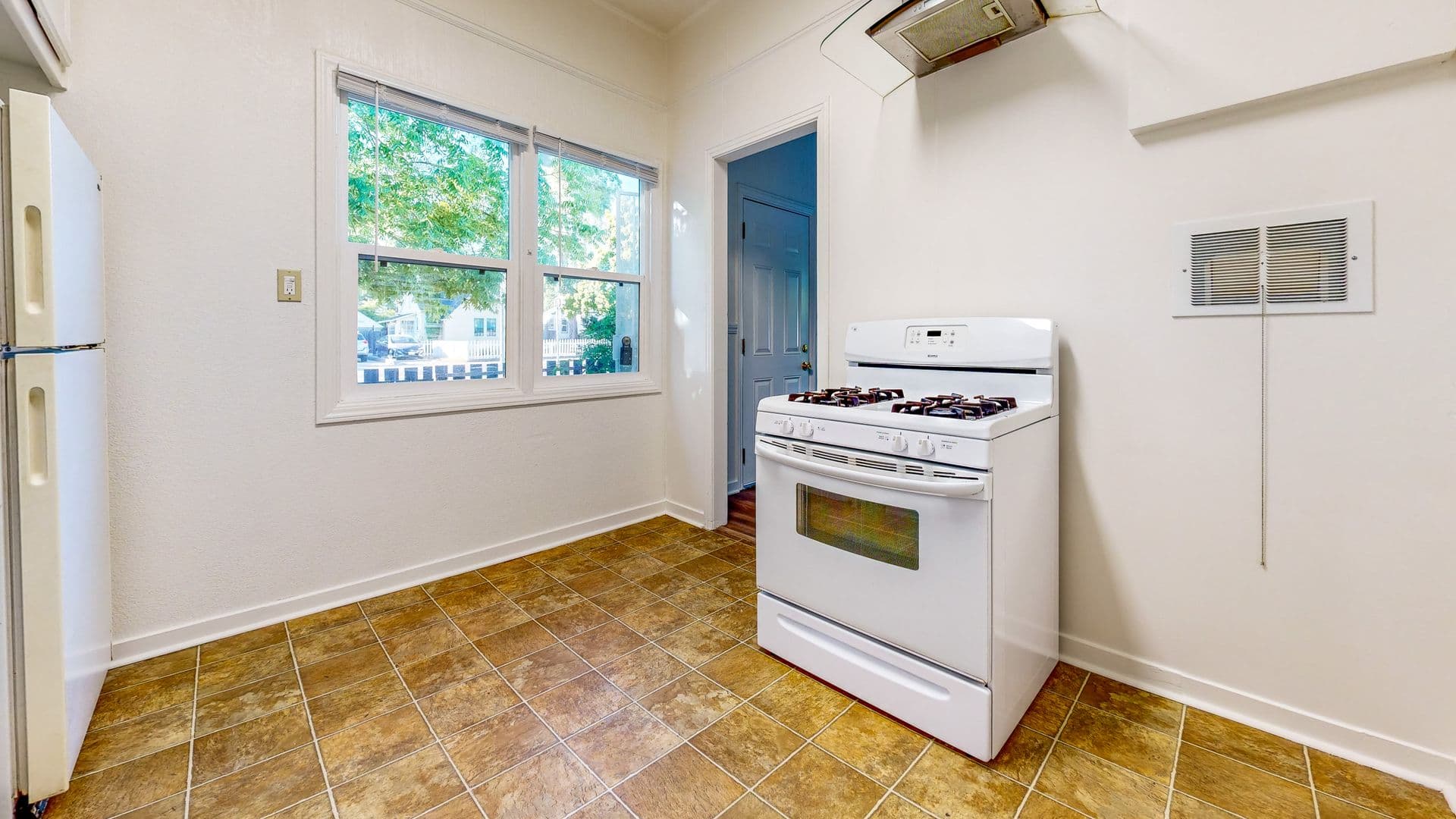 Santa Rosa Apartment: 1428-1430 Sonoma Avenue