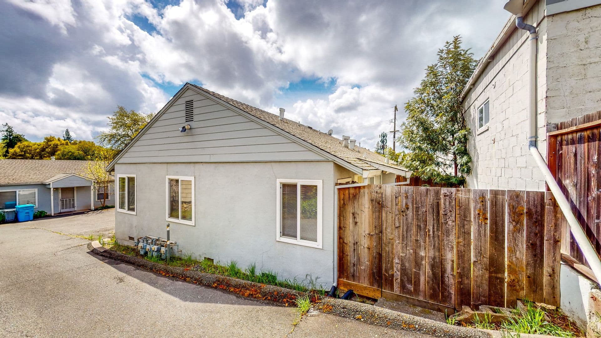 Santa Rosa Apartment: 4940-4942 Sonoma Highway
