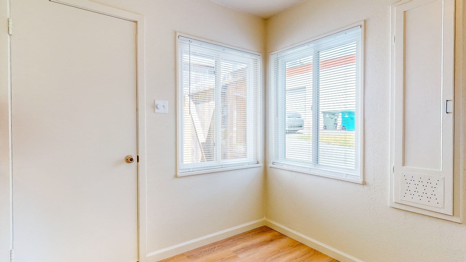 Santa Rosa Apartment: 4940-4942 Sonoma Highway