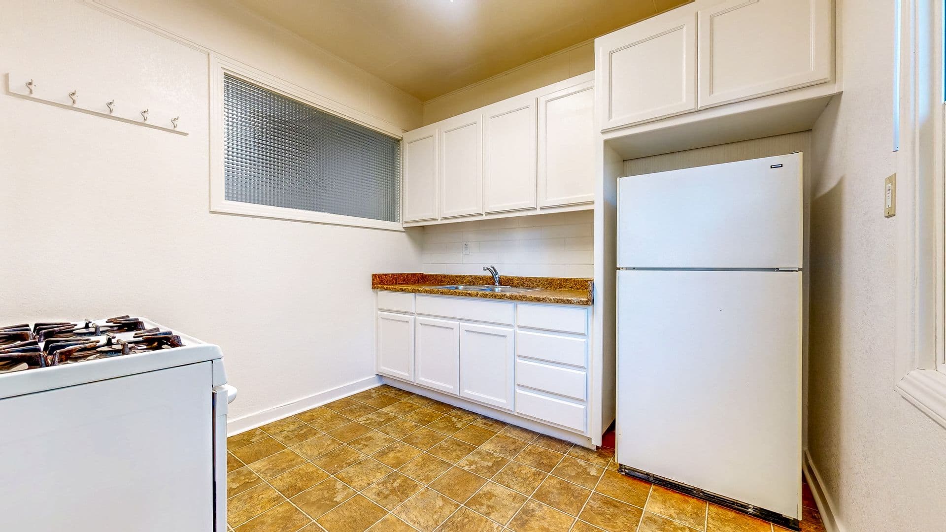 Santa Rosa Apartment: 1428-1430 Sonoma Avenue