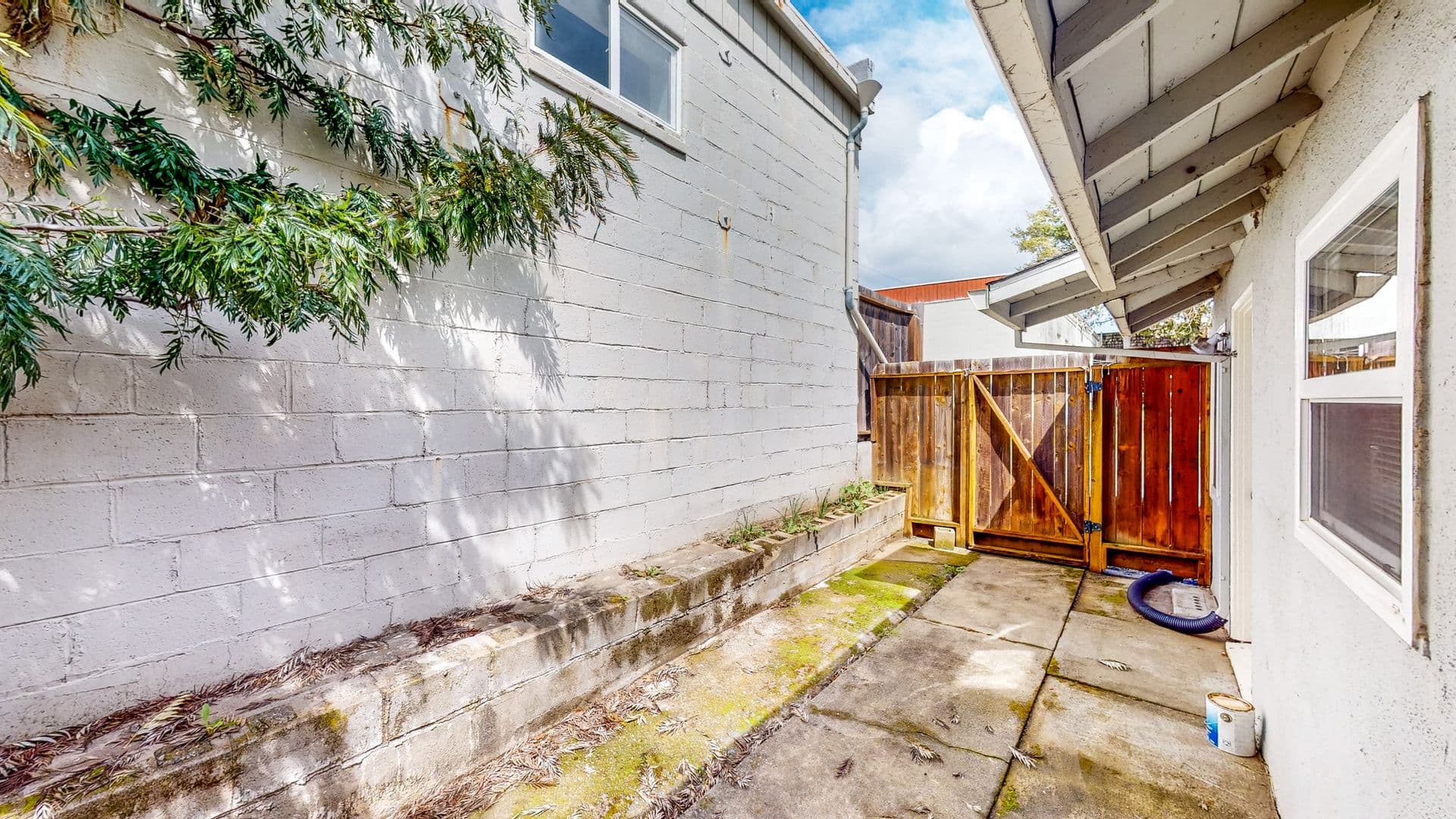 Santa Rosa Apartment: 4940-4942 Sonoma Highway