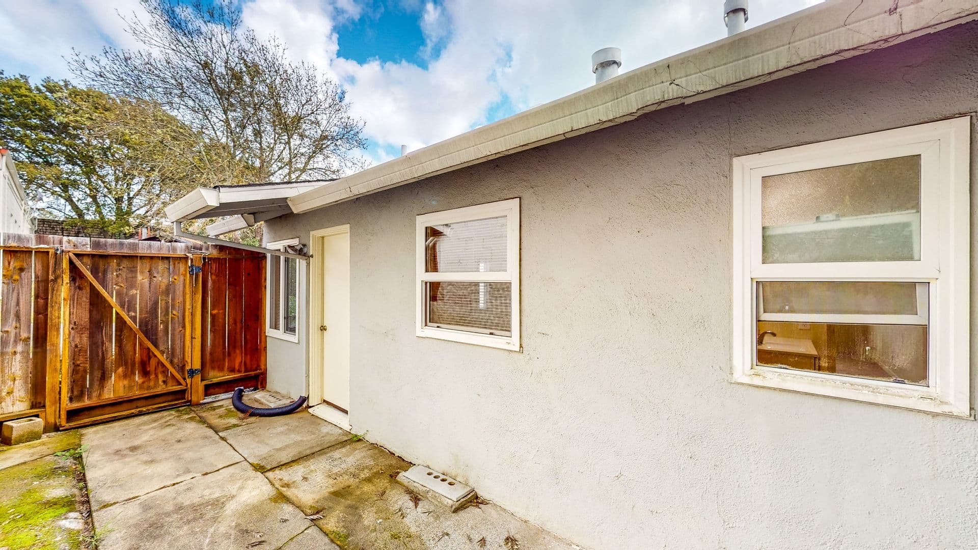 Santa Rosa Apartment: 4940-4942 Sonoma Highway