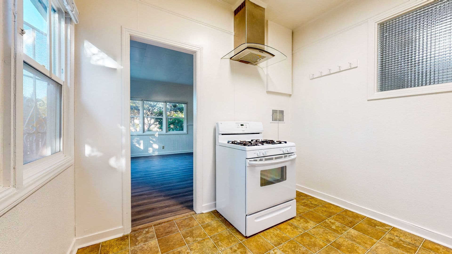 Santa Rosa Apartment: 1428-1430 Sonoma Avenue