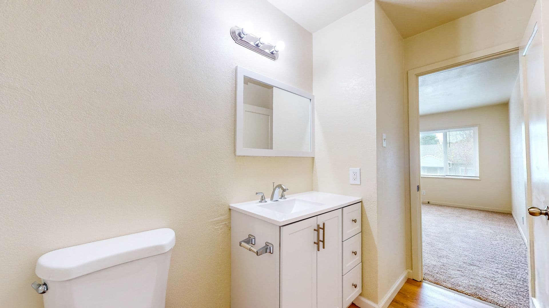 Santa Rosa Apartment: 4940-4942 Sonoma Highway