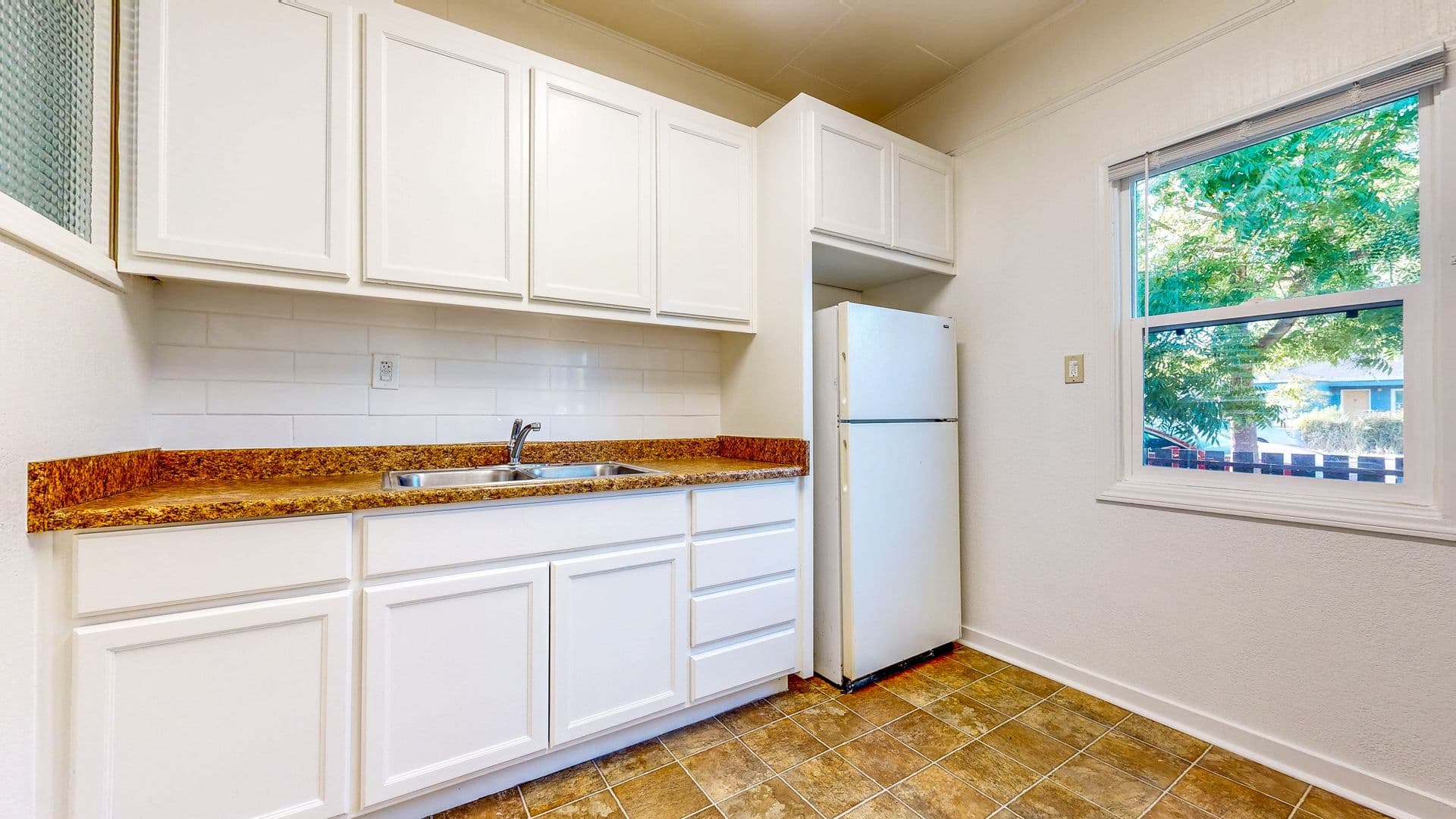 Santa Rosa Apartment: 1428-1430 Sonoma Avenue