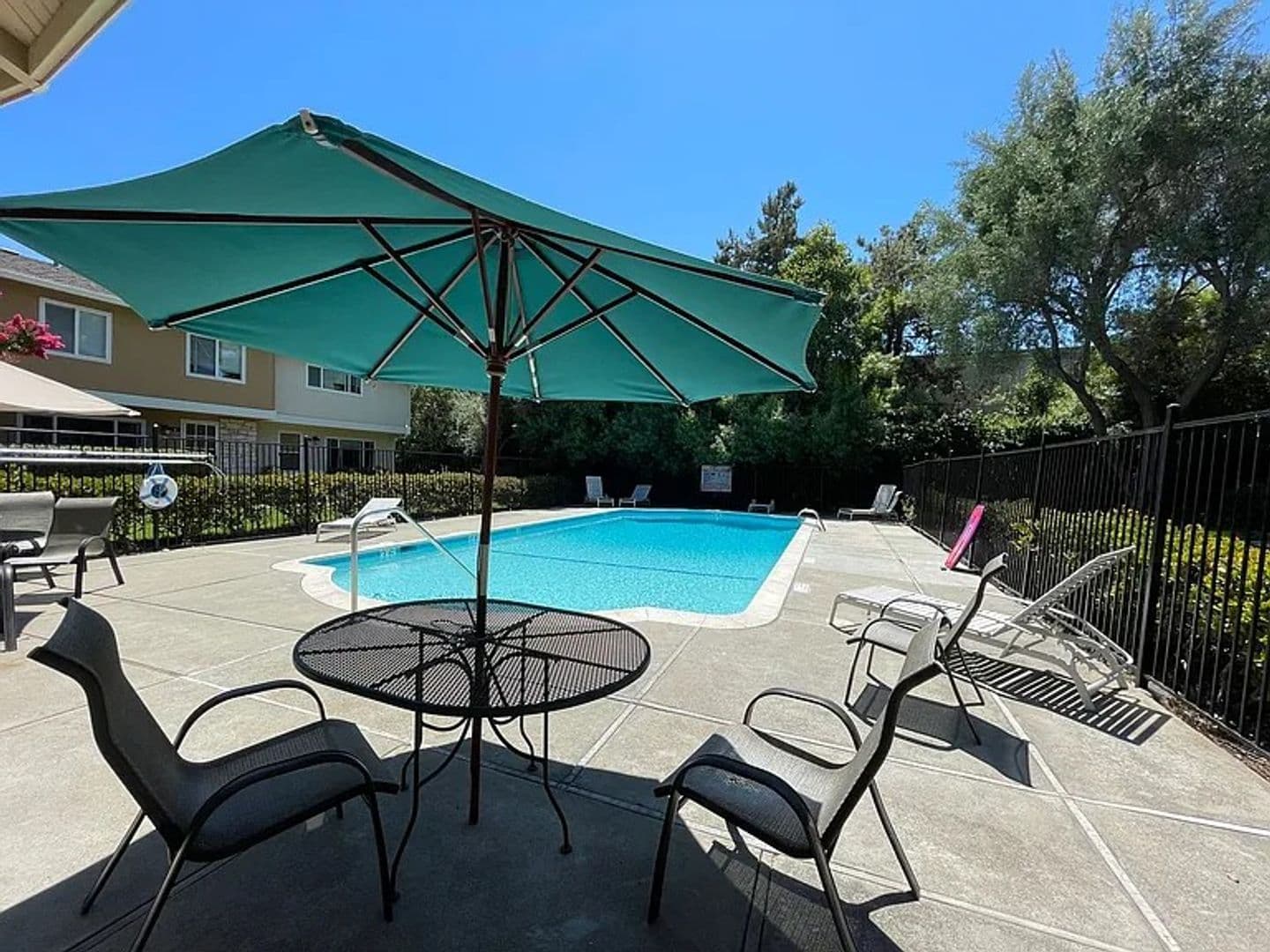 Mountain View House: 30 Saw Mill Court