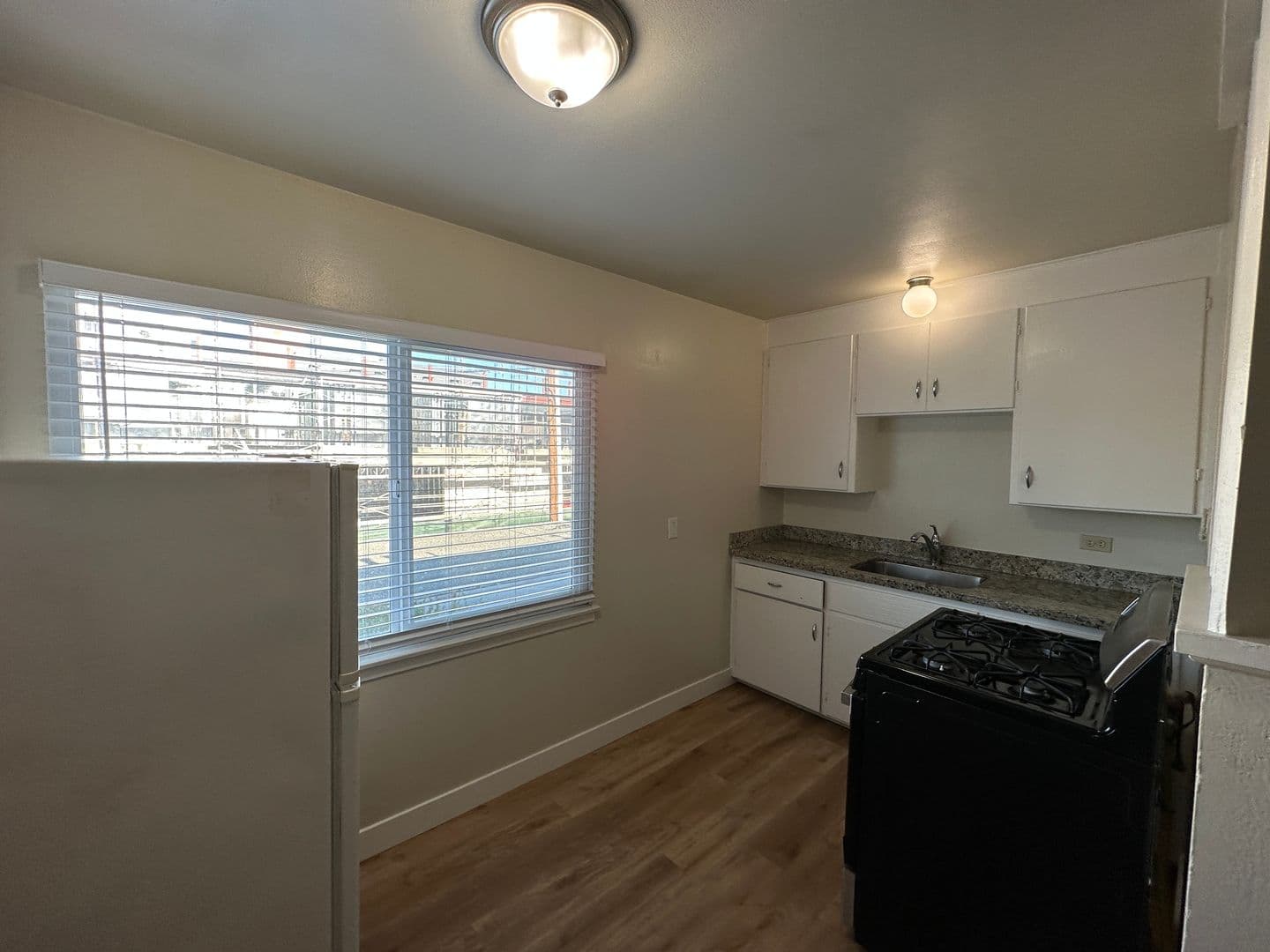 Mountain View Apartment: 880 Park Drive