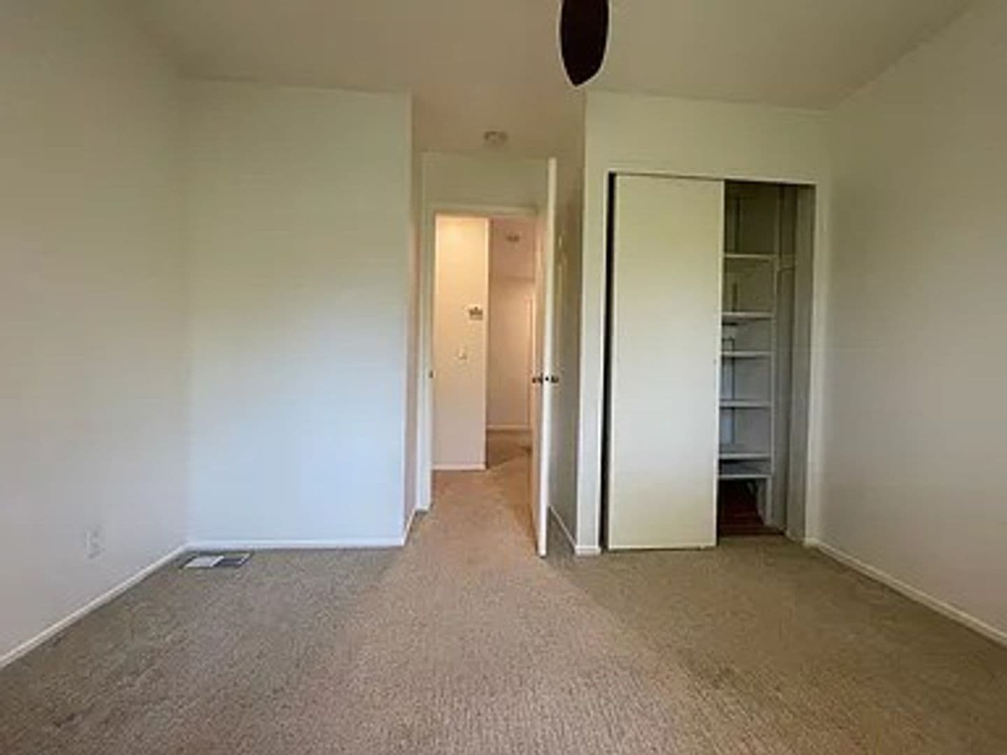 Mountain View House: 30 Saw Mill Court
