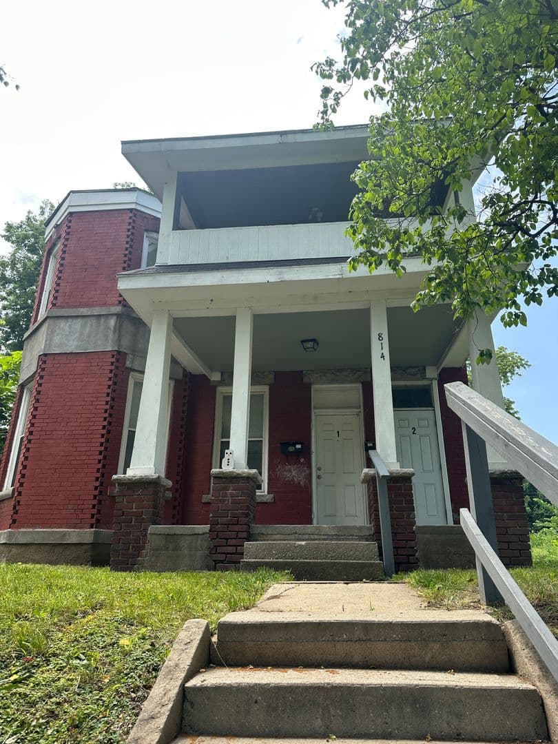 Kansas City Apartment: 814 Elmwood Ave