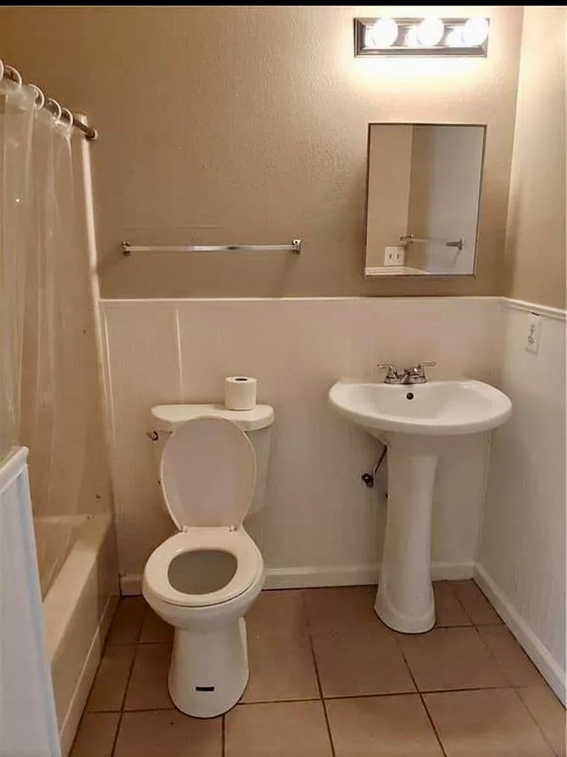 Kansas City Apartment: 3220 E 10th St