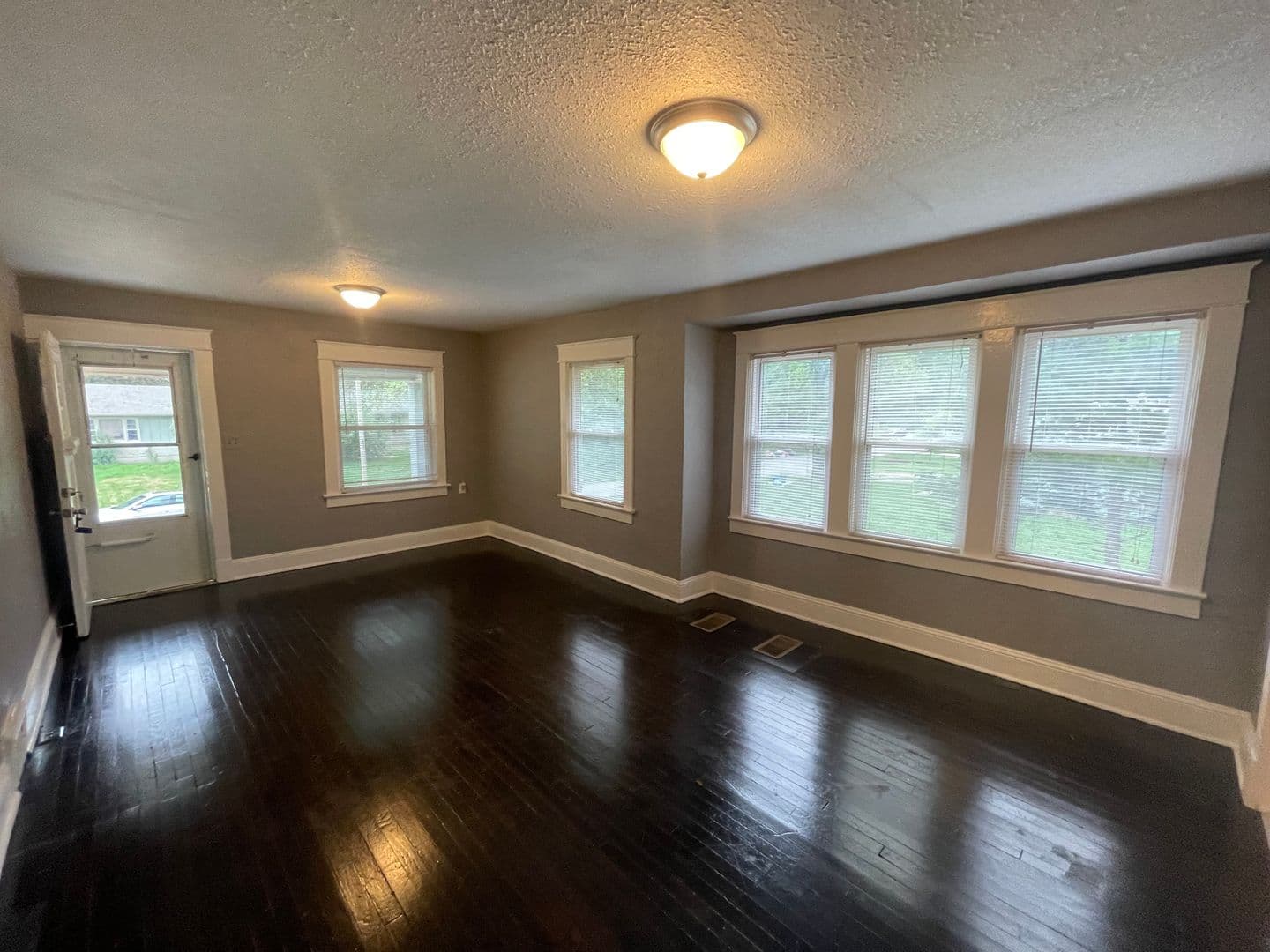 Kansas City House: 8226 Flora Ave
