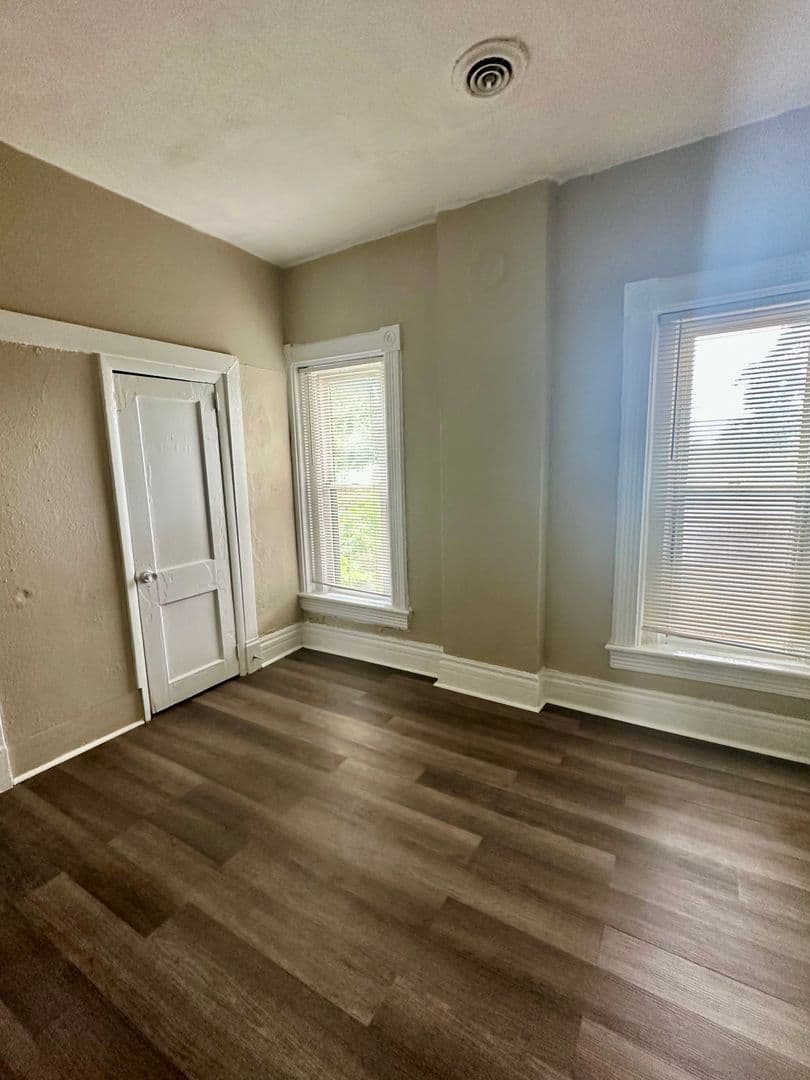 Kansas City Apartment: 814 Elmwood Ave