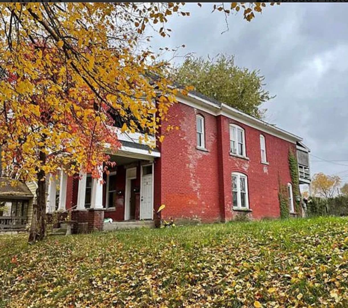 Kansas City Apartment: 814 Elmwood Ave