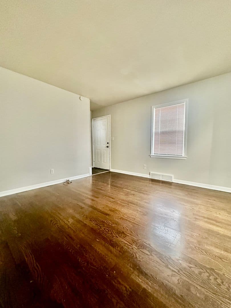 Kansas City Apartment: 5845-5847 Bellefontaine Ave