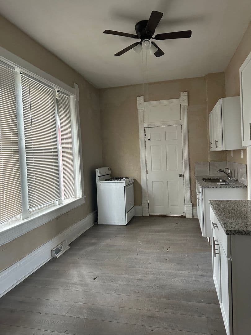 Kansas City Apartment: 814 Elmwood Ave