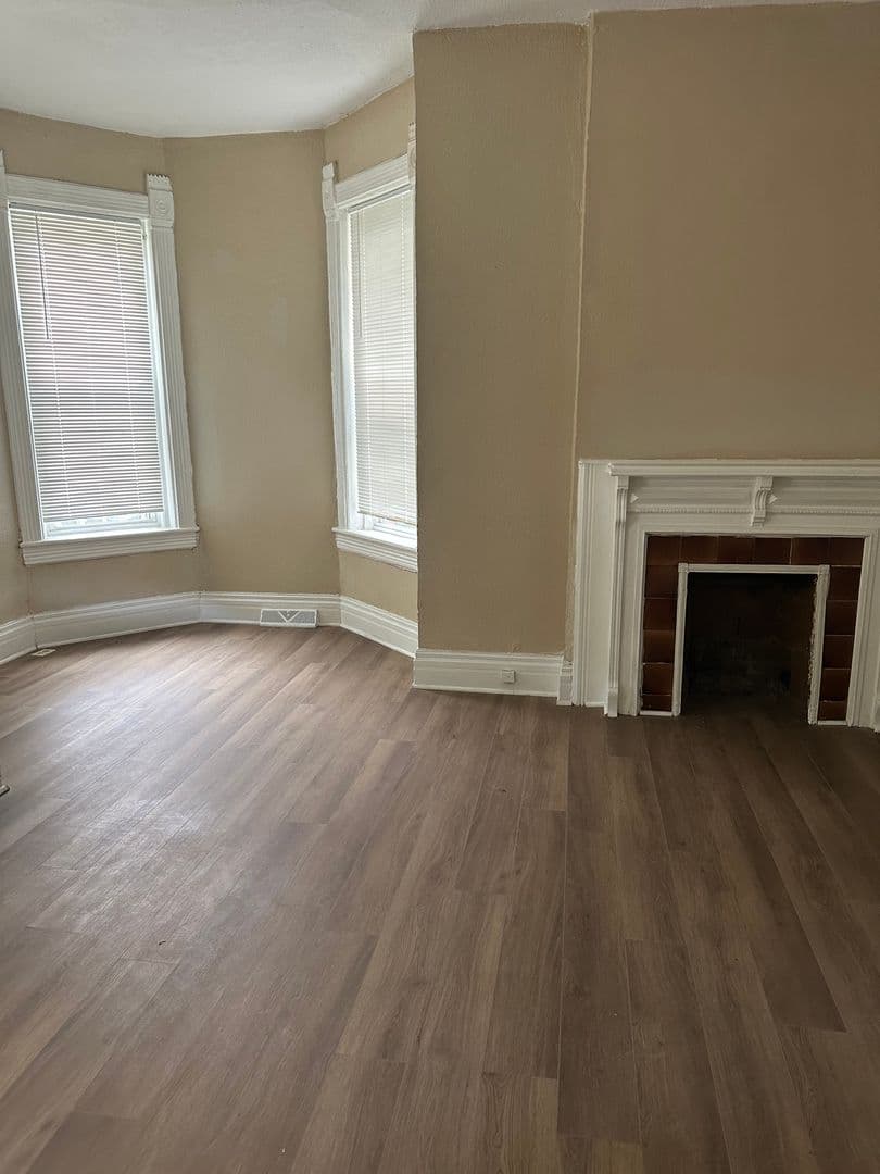 Kansas City Apartment: 814 Elmwood Ave