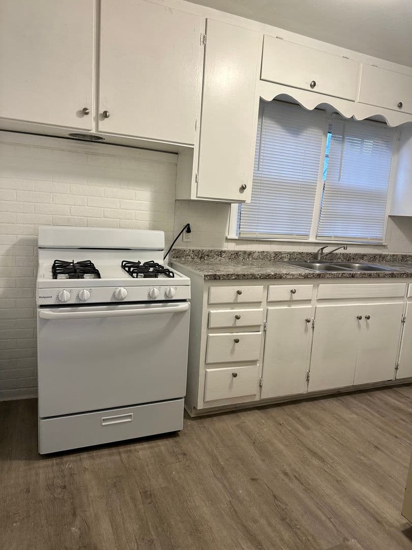Kansas City House: 1456 E 76th Ter