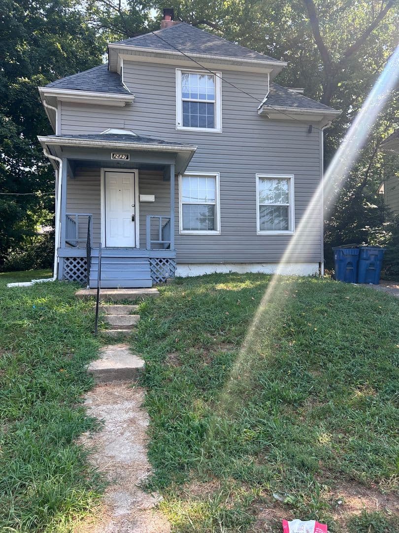 St Louis House: 2427 Switzer Ave