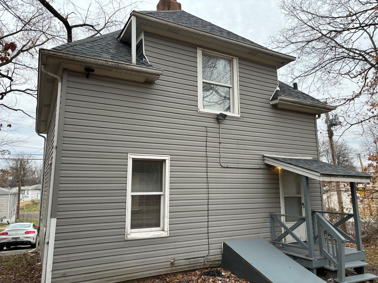 St Louis House: 2427 Switzer Ave