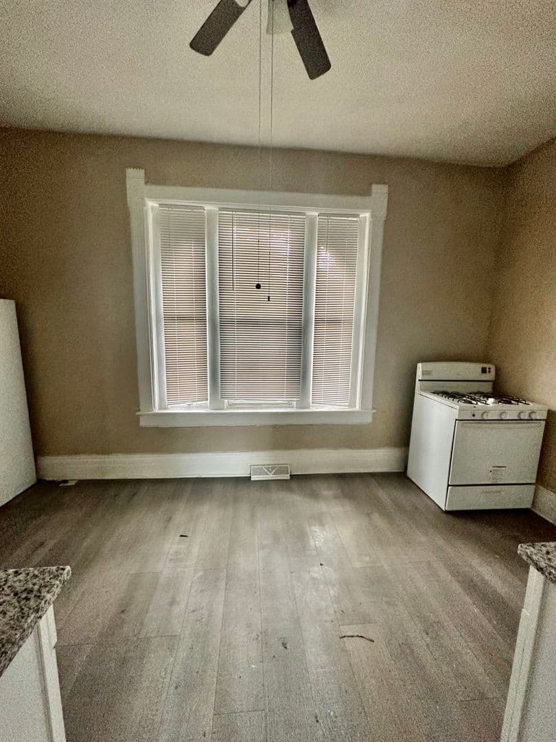 Kansas City Apartment: 814 Elmwood Ave