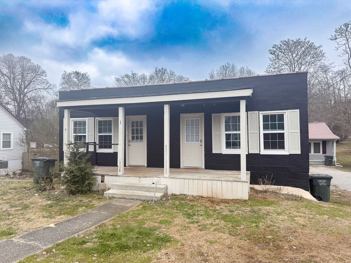 Sparta House: 124 N Main St
