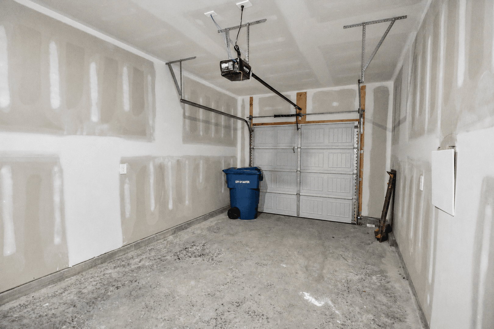 Baxter House: 212 Dale Mires Ln