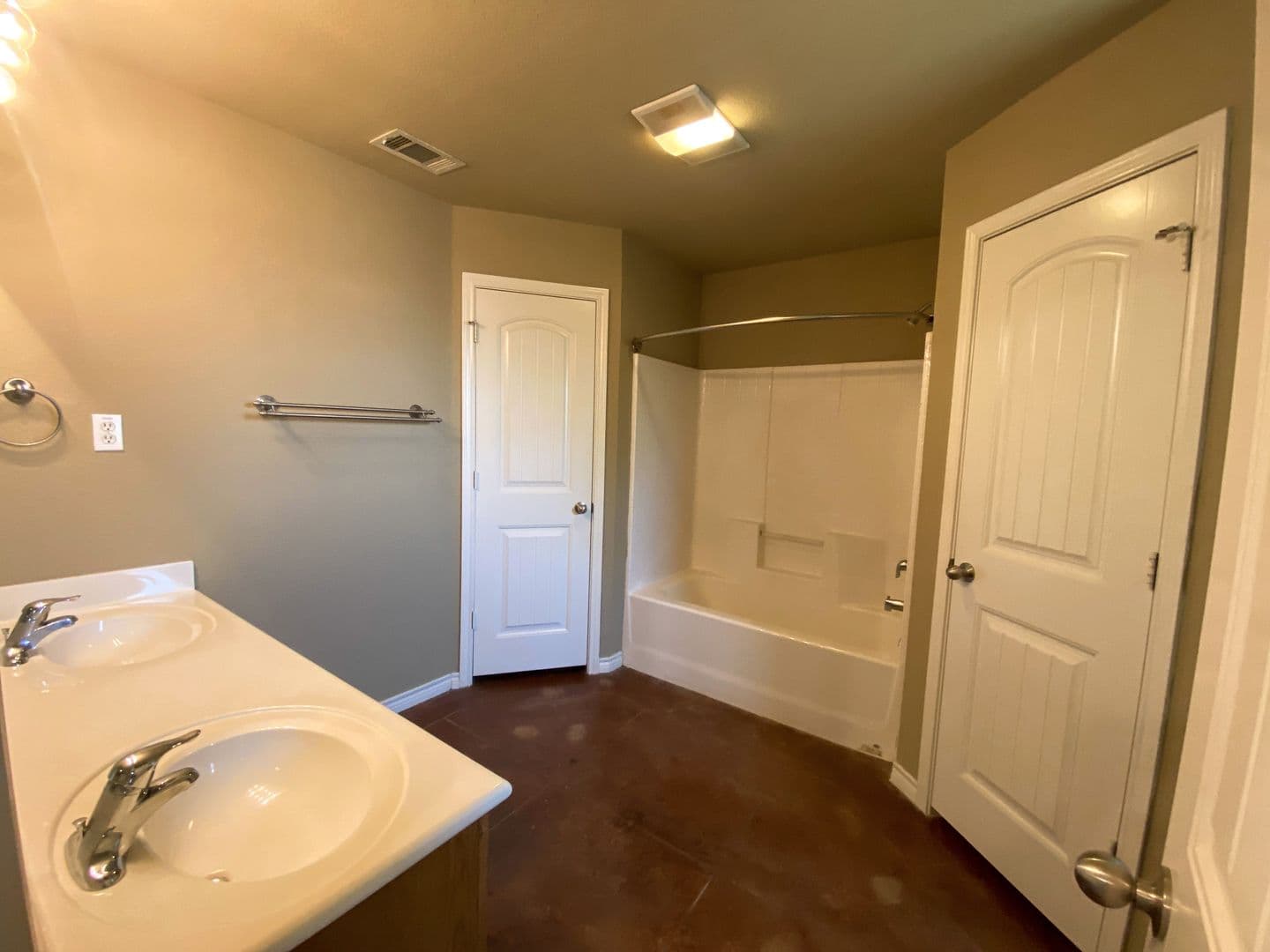 Robinson Apartment: 3024 Beauford