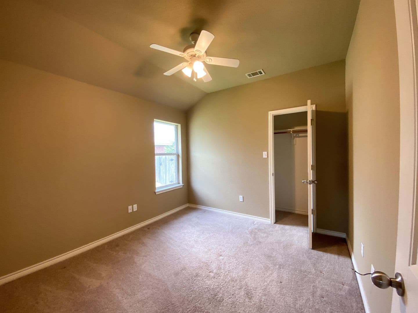 Robinson Apartment: 3024 Beauford