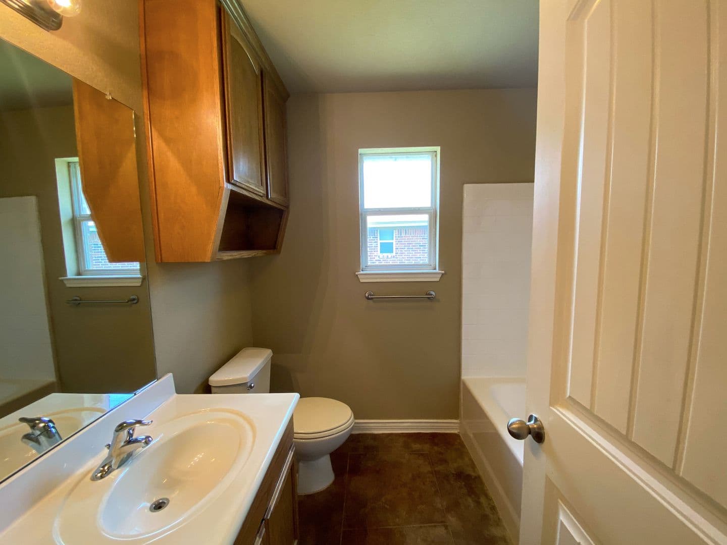 Robinson Apartment: 3024 Beauford