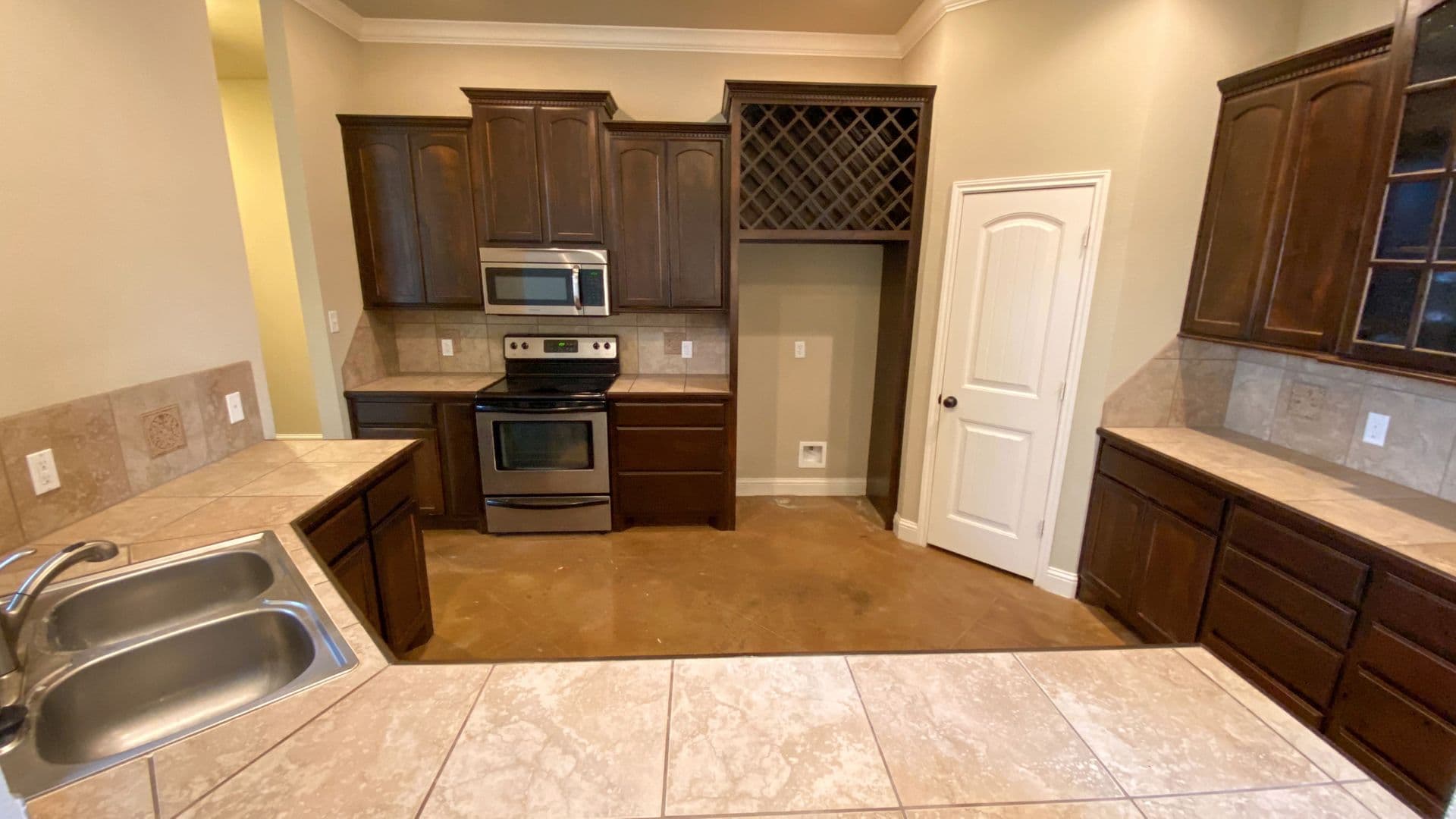 Robinson Apartment: 3132 Stallion Drive