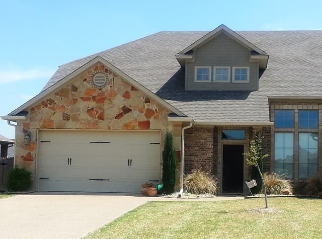 Robinson Apartment: 3132 Stallion Drive