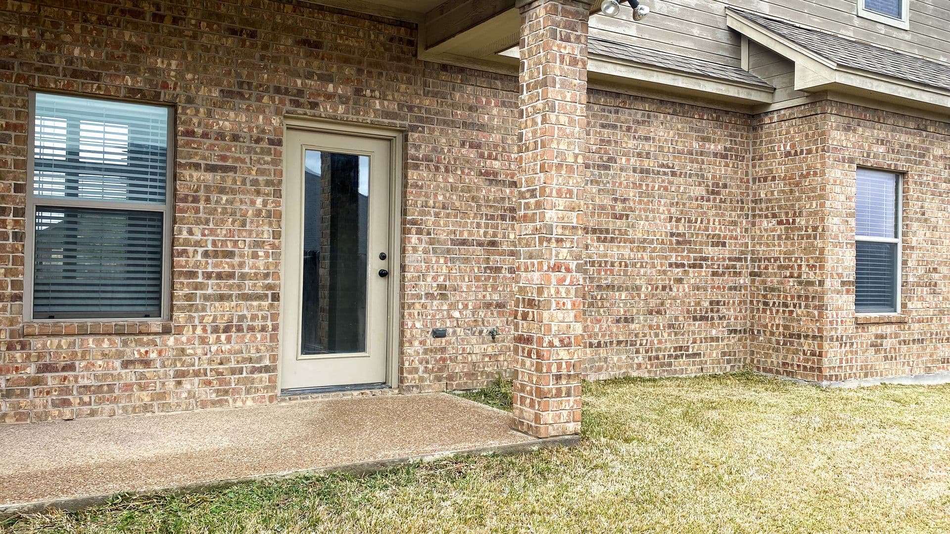 Robinson Apartment: 3132 Stallion Drive