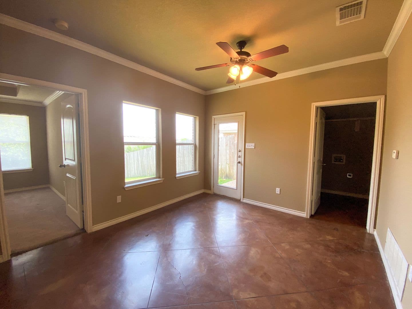 Robinson Apartment: 3024 Beauford
