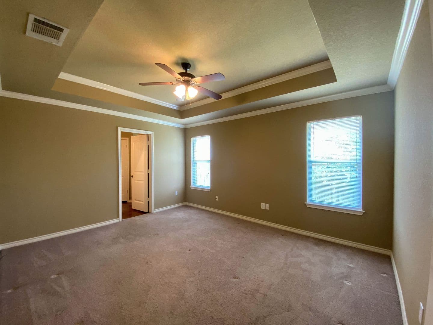 Robinson Apartment: 3024 Beauford