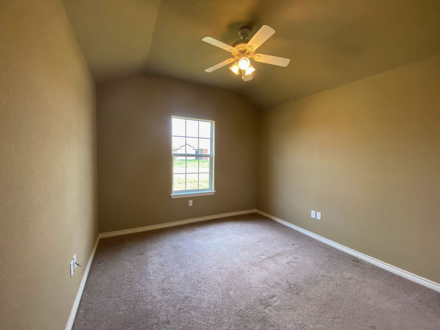 Robinson Apartment: 3024 Beauford