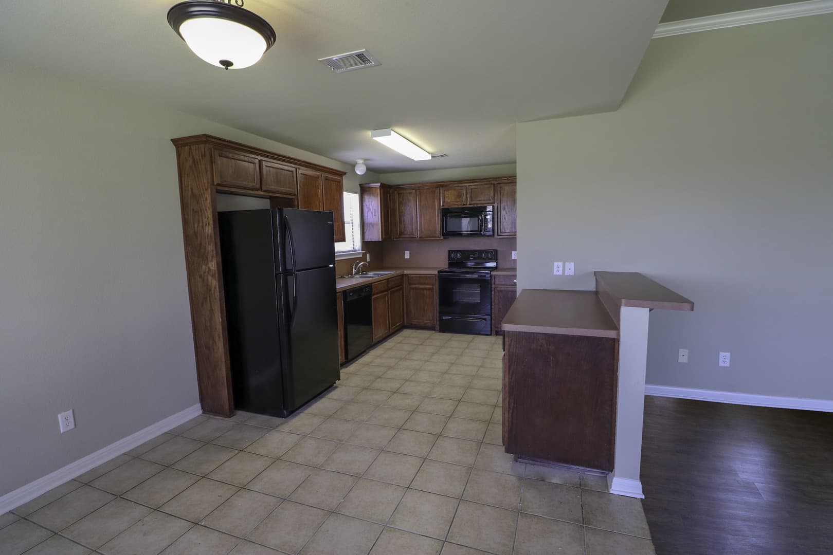 Robinson Apartment: 3001 Breton Street