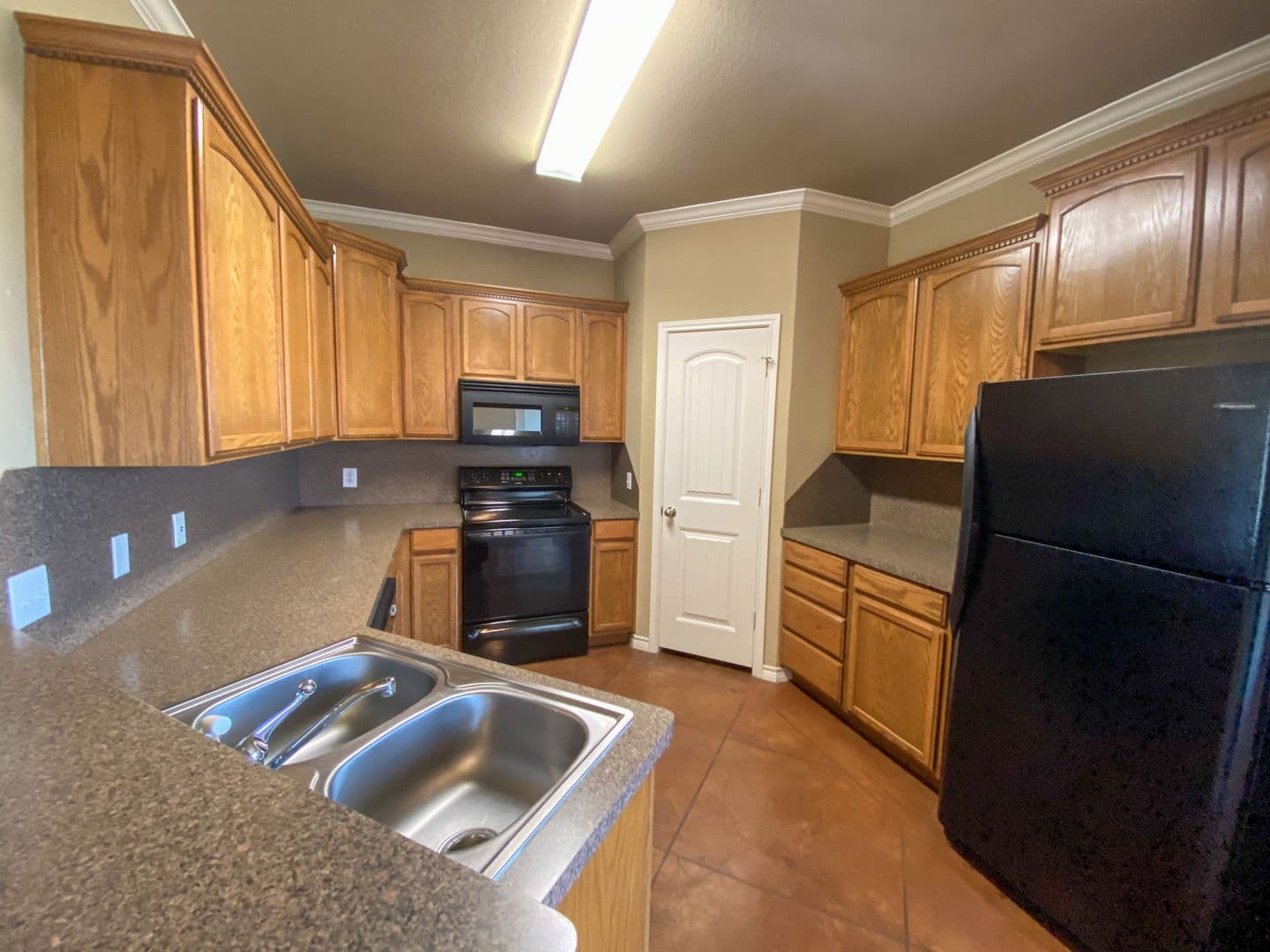 Robinson Apartment: 3024 Beauford