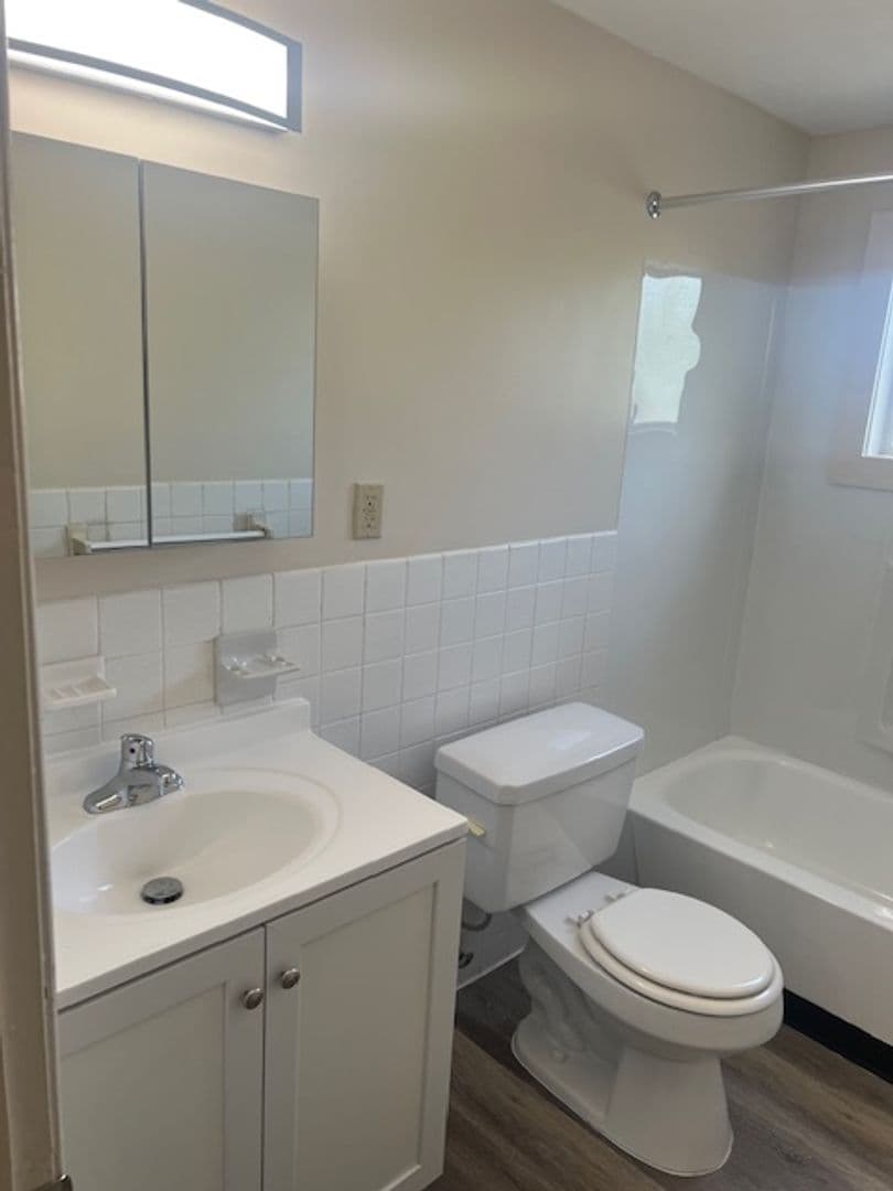 Painesville Apartment: 551-559 W. Jackson Street
