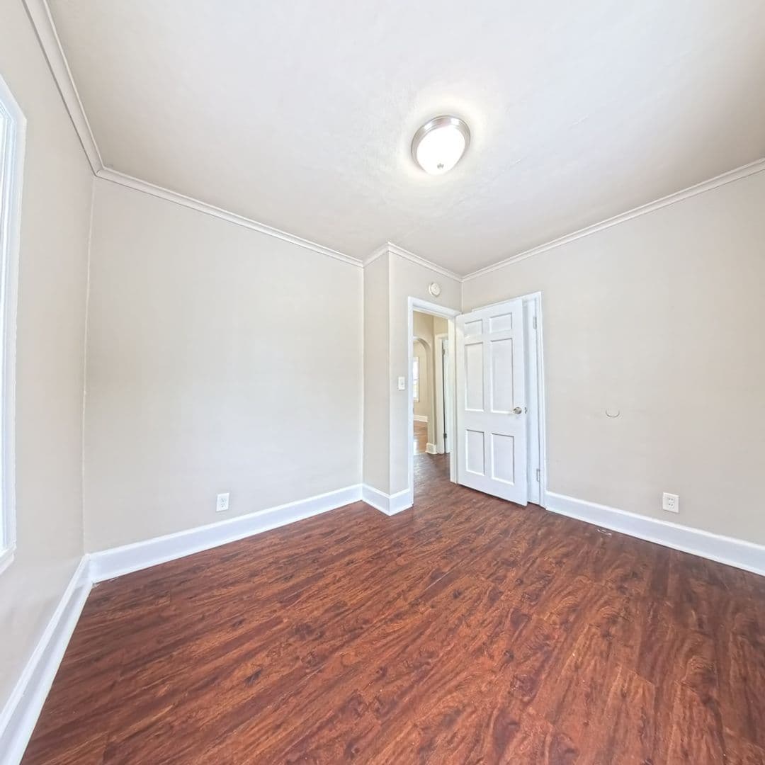 Des Moines House: 2502 Woodland Ave