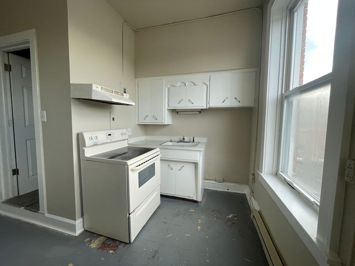 Hampton Apartment: 205 1st St NW