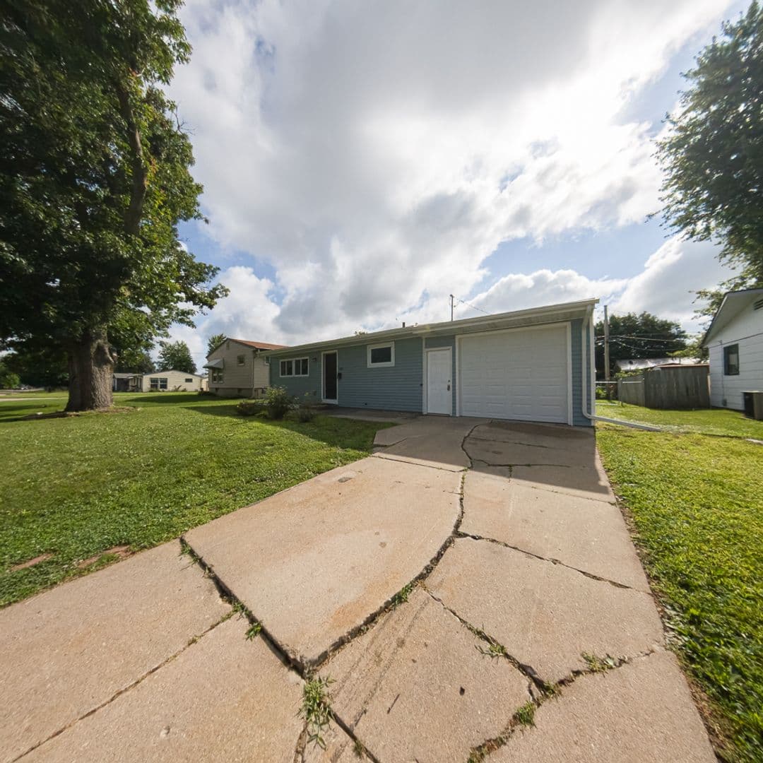 Marshalltown House: 209 N 14th Ave