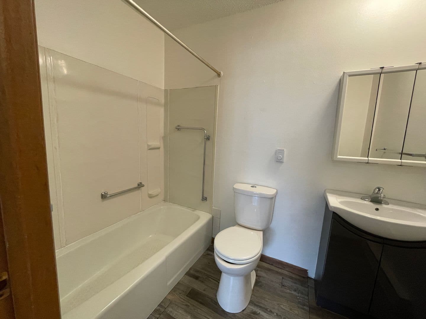 Belle Plaine Apartment: 1307 7th Ave