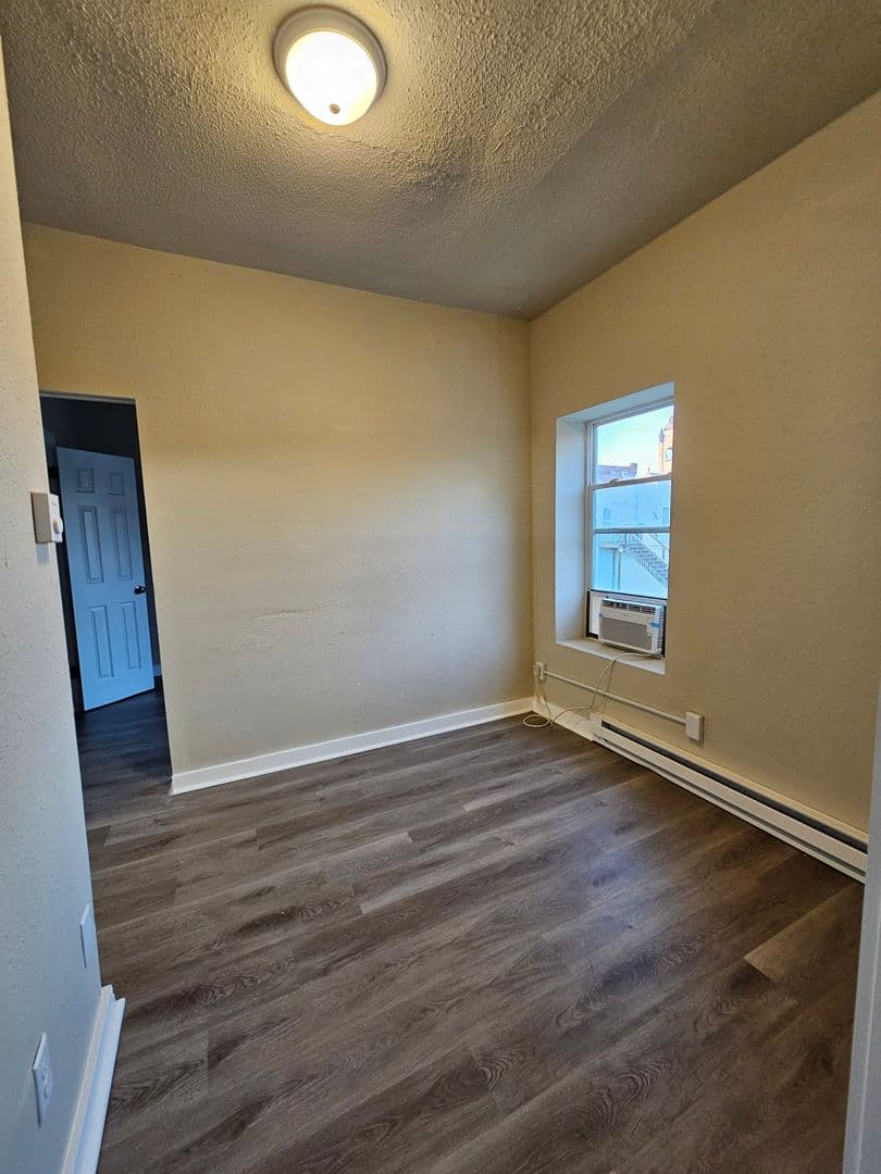 Knoxville Apartment: 102 E Robinson St